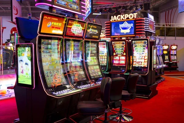 Live Texas Hold'em Bonus table at rupiah88 with dealer and community cards displayed